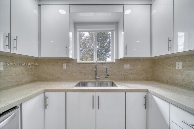 Building Photo - 4345 SW 5th Terrace