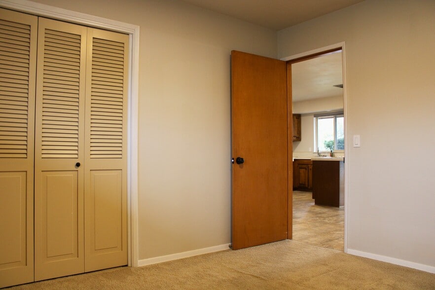 Building Photo - 2733 Debord Dr