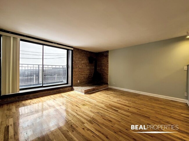 Building Photo - 0 bedroom in CHICAGO IL 60610