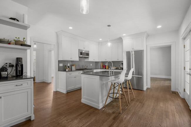 Building Photo - 22 Vanderburgh Ave