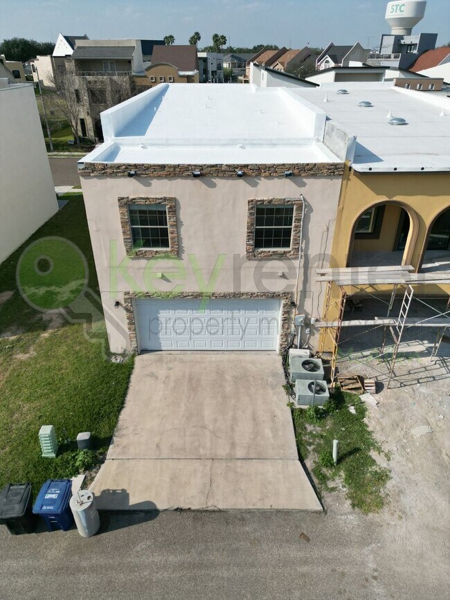 Building Photo - Beautiful 4B/2.5B Home in Mcallen