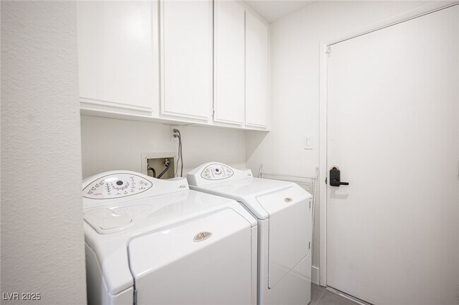 Building Photo - 6146 Peppermill Dr