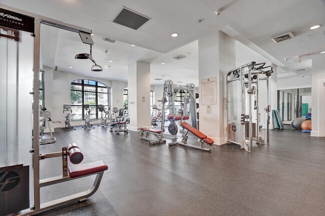 Building Photo - 610 W Las Olas Blvd