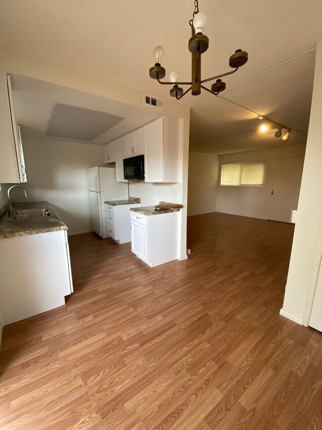 Building Photo - Townhome 2 Bed/1.5 Bath for Rent at Colony Park!