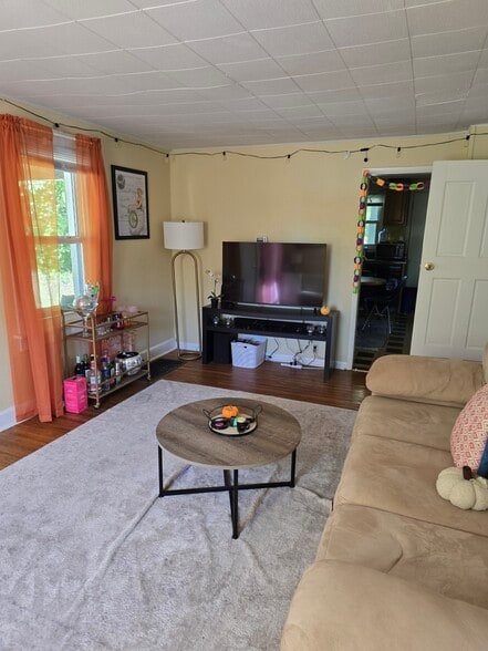 Building Photo - 1120 N Lincoln St