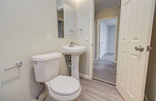 Building Photo - 4624 Kingsbury St