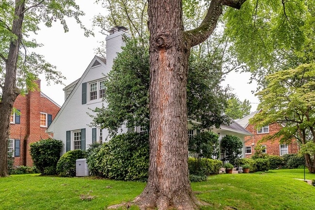 Building Photo - MUST SEE! Cozy Corner Cape in Chevy Chase is Move-in Ready!