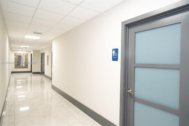 Building Photo - 3140 S Ocean Dr