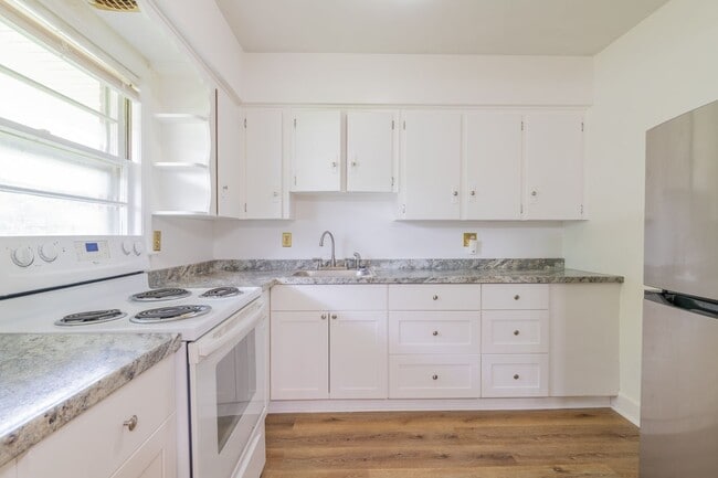 Building Photo - Lakebottom Duplex