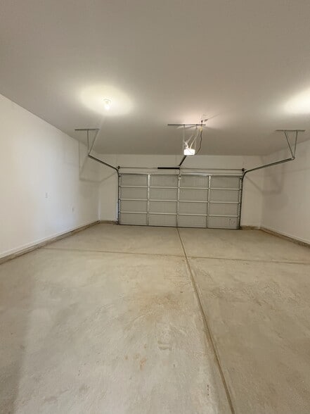 Building Photo - 212 Paisley Way