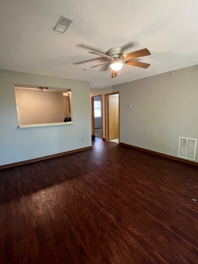 Building Photo - 1080 Mace Rd