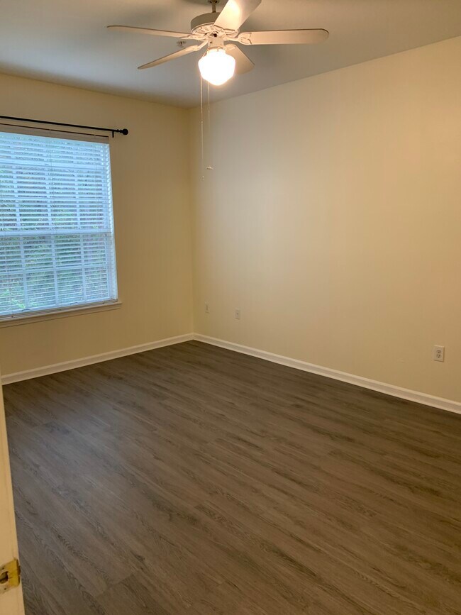 Building Photo - 10550 Baymeadows Rd