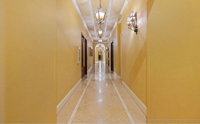 Building Photo - 616 Clearwater Park Rd