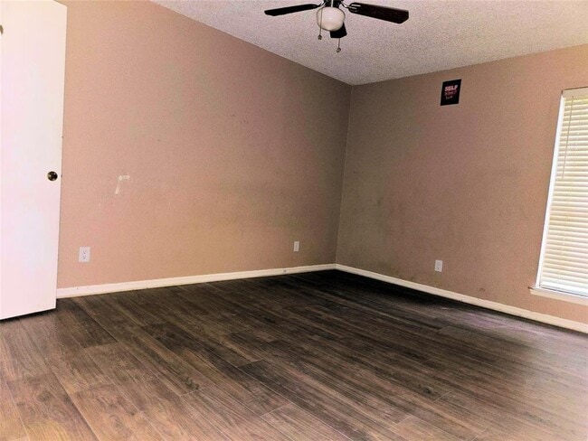 Building Photo - 250 El Dorado Blvd