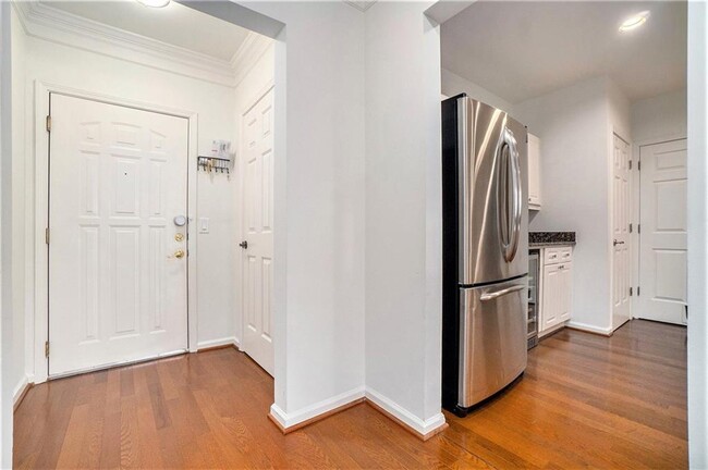 Building Photo - 3334 Peachtree Rd NE