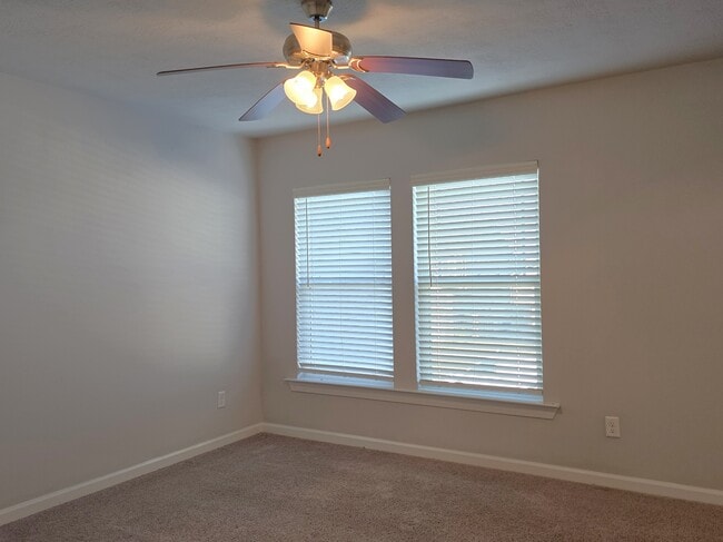 Building Photo - 1810 Butternut Dr