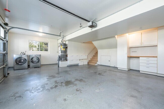 Building Photo - 356 Meridian Dr