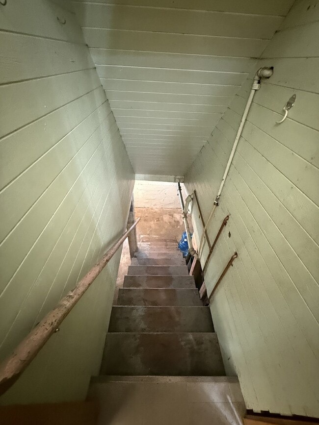 Building Photo - Discover Urban Living at Its Best: Spacious 2-Bedroom Retreat in the Heart of Portland!