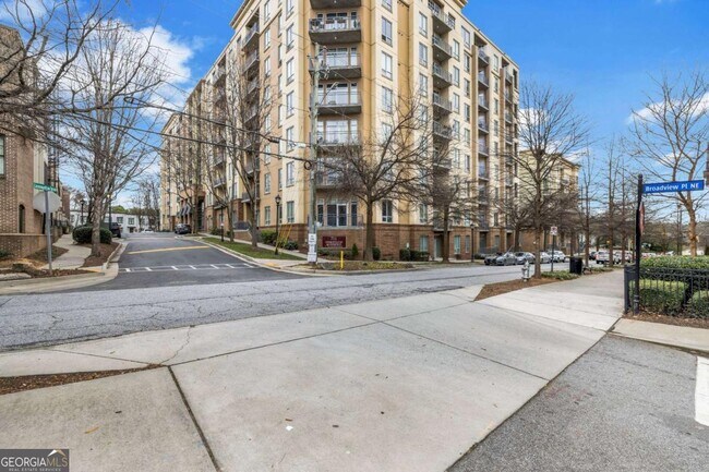 Building Photo - 711 Cosmopolitan Dr NE