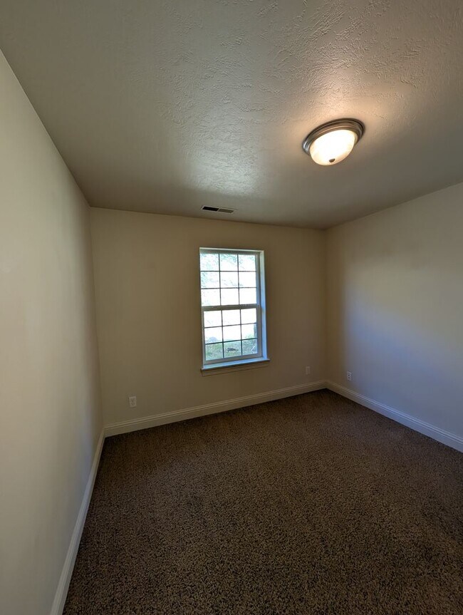Building Photo - 286 La Valle Strada