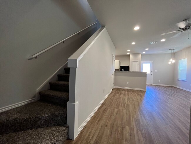 Building Photo - Townhome for rent