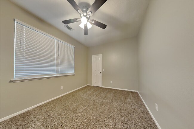 Building Photo - 14422 Bladenboro Dr