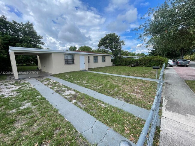 Building Photo - 1685 NW 131st St