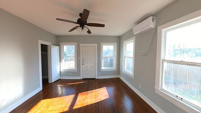 Building Photo - 538 Kayton Ave