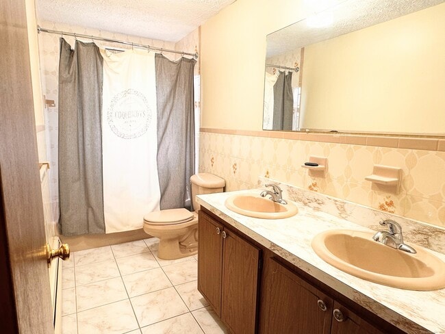 Building Photo - 37 Woodmont Dr