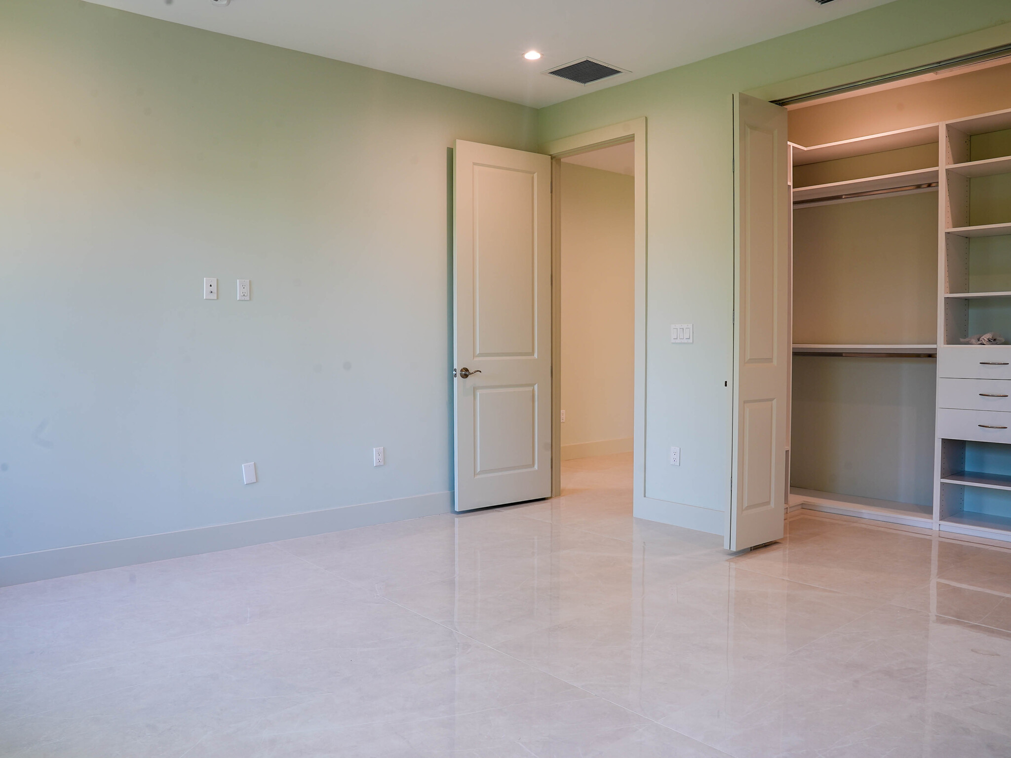 Building Photo - 8400 SW 65th Ave