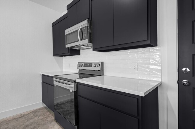 Building Photo - NOW LEASING!  4 bed, 4.5 bath modern home