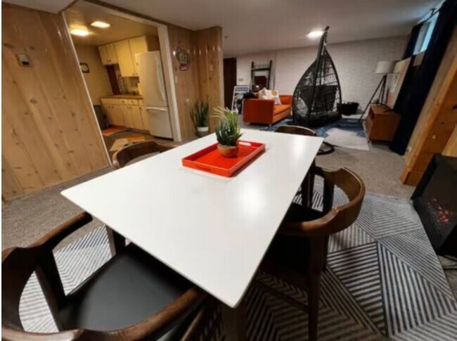 Building Photo - 1945 S 2600 E