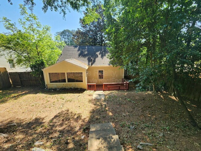 Building Photo - 2663 Blount St