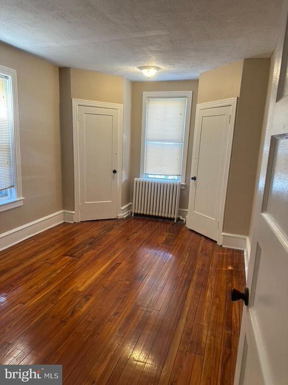 Building Photo - 5608 N Mascher St