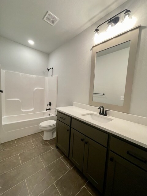 Building Photo - 912 Cook St