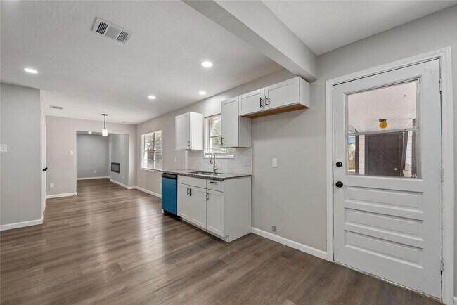 Building Photo - 12731 Retreat Trail