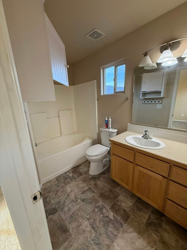 Building Photo - 5844 S Staaten Ave