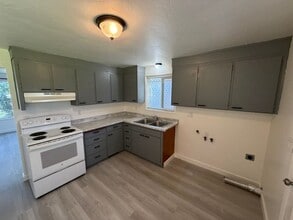 Building Photo - 2 Bedroom in Albany!