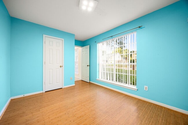 Building Photo - 18311 Oak Hampton Dr