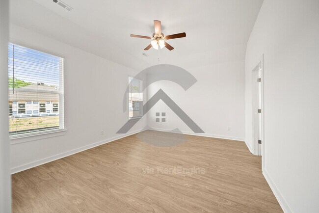 Building Photo - 621 Riley Ln