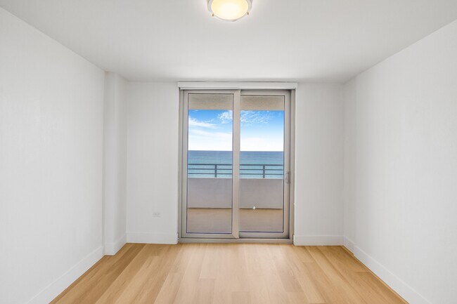Building Photo - 5555 Collins Ave