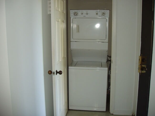 Building Photo - Chapel Hill - Mill Creek 4BR/2BA Condo