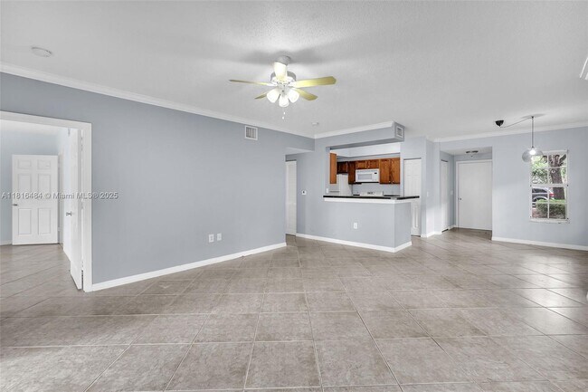 Building Photo - 2474 Centergate Dr