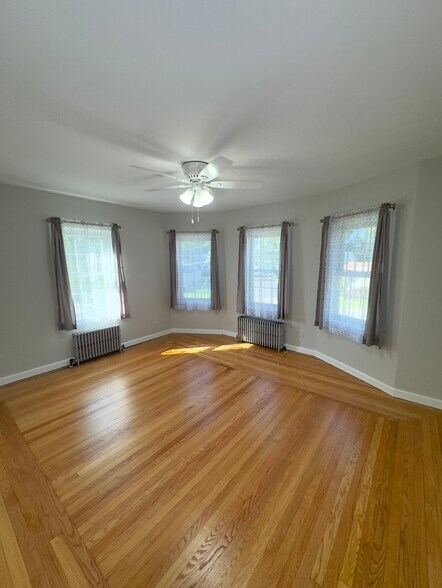 Building Photo - 53 Pettaconsett Ave