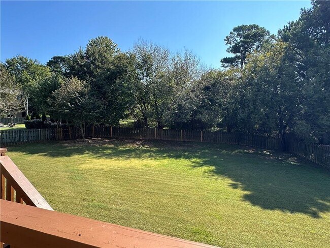 Building Photo - 2020 Bentwood Ct