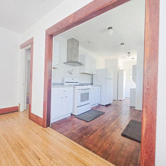 Building Photo - Grand Ave Property