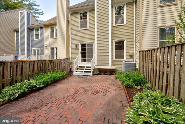 Building Photo - 11633 Pleasant Meadow Dr