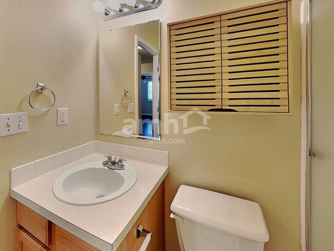 Building Photo - 1914 Cambridge St