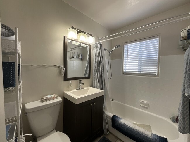 Building Photo - 1948 Reed Ave