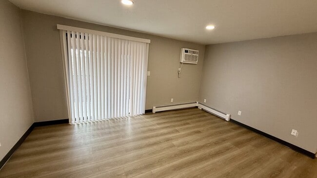 Building Photo - 2752 Humboldt Rd